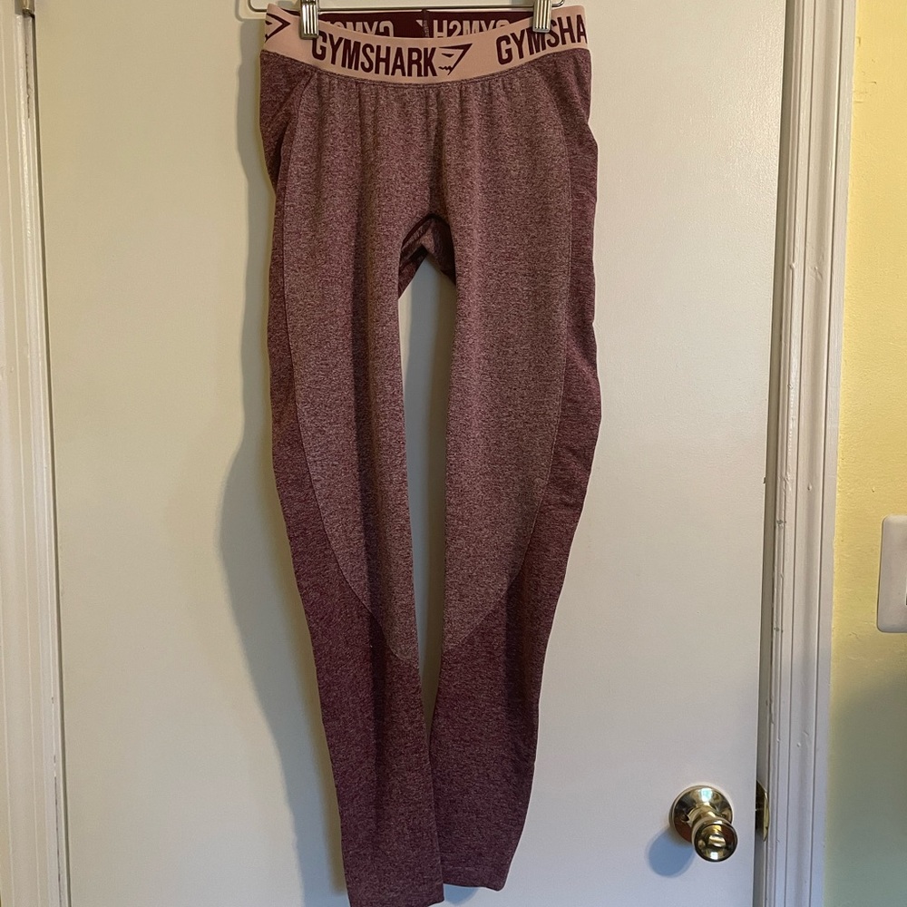 Gym shark leggings